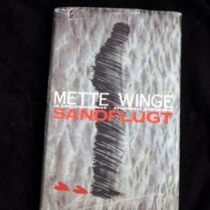 Mette Winge, Sandflugt