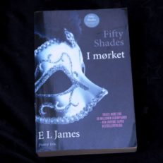 E L James, Fifty shades- I mørket