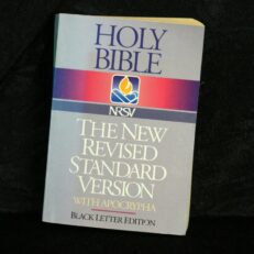Holy Bible,  New Revised Standard Version/Black Letter Edition