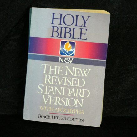 Holy Bible,  New Revised Standard Version/Black Letter Edition