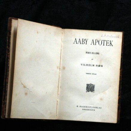 Vilhelm Høm, Aaby apotek