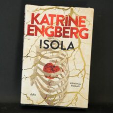 Katrine Engberg, Isola