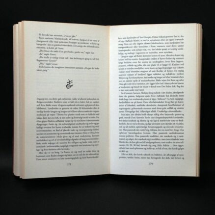 Lawrence Norfolk, Pavens Næsehorn - Image 3
