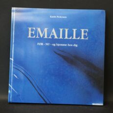 Karin Pedersen, Emaille
