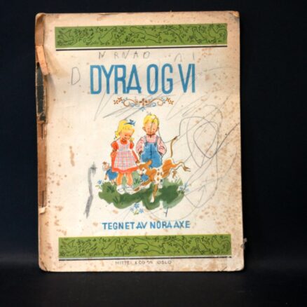 Nora Axe, Dyra og vi