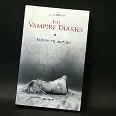 L. J. Smith, The Vampire Diaries # 1 – Mørkets Brødre