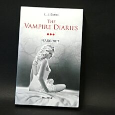 L. J. Smith, The Vampire Diaries # 3 – Raseriet